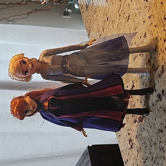 Disney Frozen 2 Anna and Elsa Adventure - Picture 2 of 3